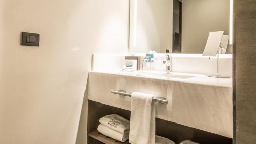 Traditional Standard King Room - Accessible