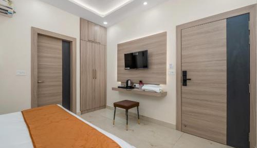Deluxe Double Room (2 Adults + 1 Child)