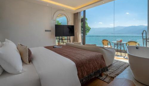 Deluxe Double Room with Balcony and Sea View