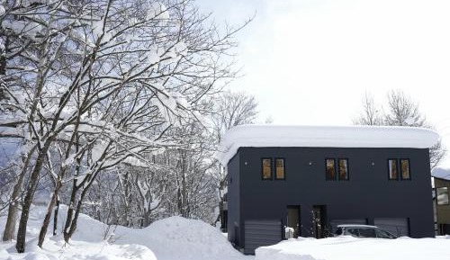 Two-Bedroom Apartment with Mountain View