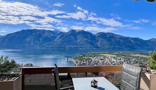 Apartment with Lake View