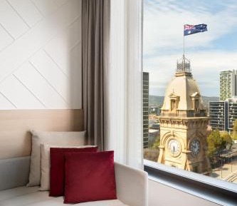 Deluxe King Room with City View