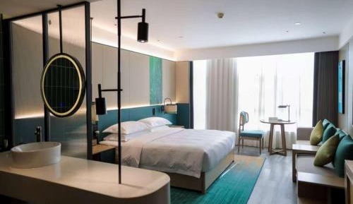 Luxury Room with One King Bed