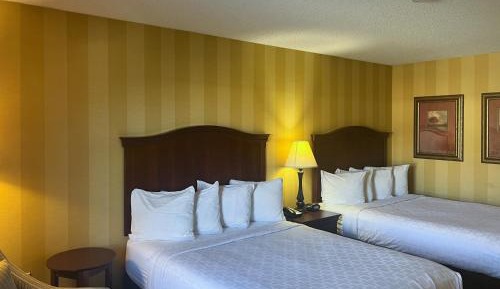 Queen Room with Two Queen Beds - Smoking