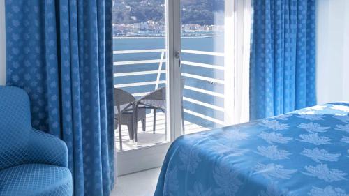 Double or Twin Room with Partial Sea View