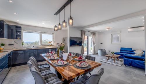 Four-Bedroom Holiday Home