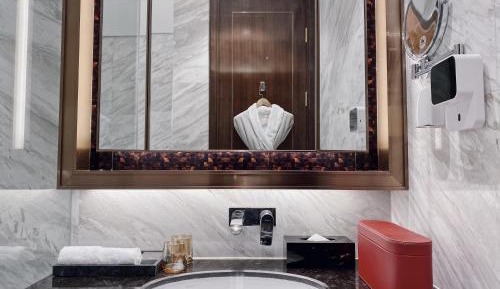 Deluxe Double Room (2 Adults + 1 Child)