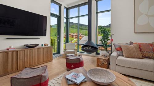 Apartment with Mountain View