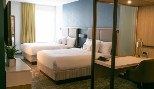 Suite, 2 Queen, Sofa bed