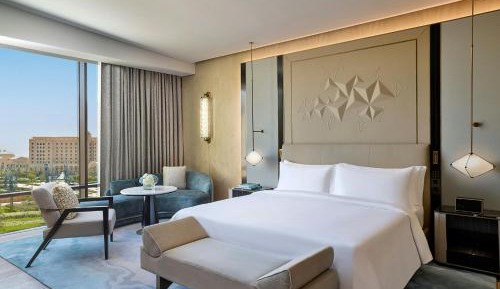 Deluxe King Room with City View - Butler Service