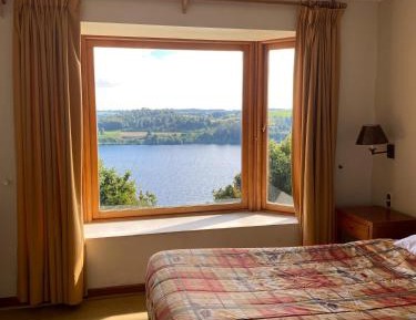 Bungalow with Lake View