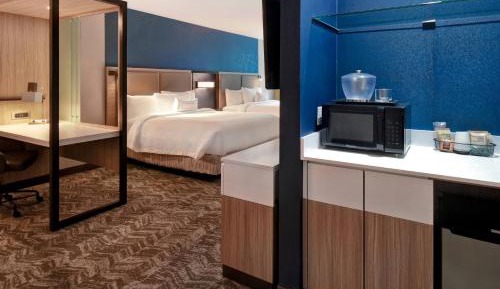 Suite with Two Queen Beds and Trundle Bed - Hearing Accessible