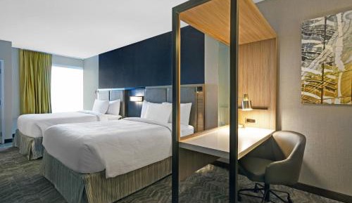 Suite, 2 Queen, Sofa bed