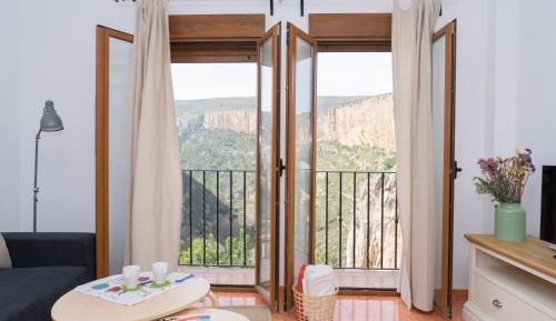 Apartment with Mountain View