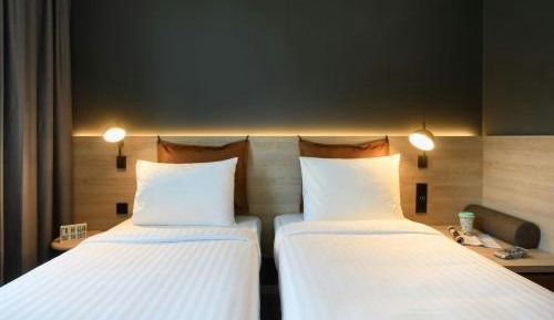 Moxy Sleeper Twin Room