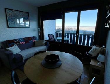 Apartment with Lake View