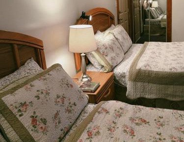 Quadruple Room with Private Bathroom