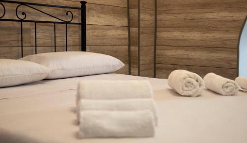 Deluxe Double Room (2 Adults + 1 Child)