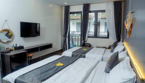 Deluxe Double or Twin Room with Pool View