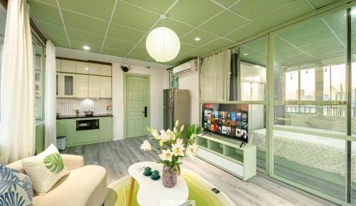Apartment with Lake View