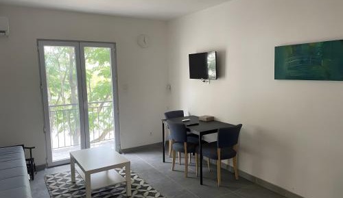 Superior One-Bedroom Apartment