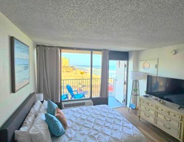 Studio Apartment with Balcony