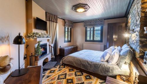 Two-Bedroom Apartment with Mountain View