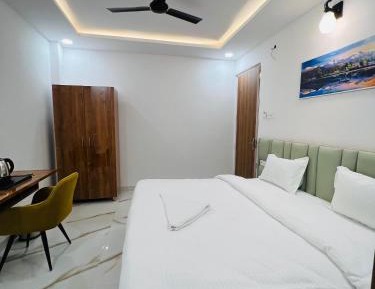 Deluxe Double Room (2 Adults + 1 Child)
