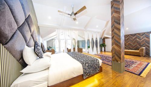 Suite with Mountain View
