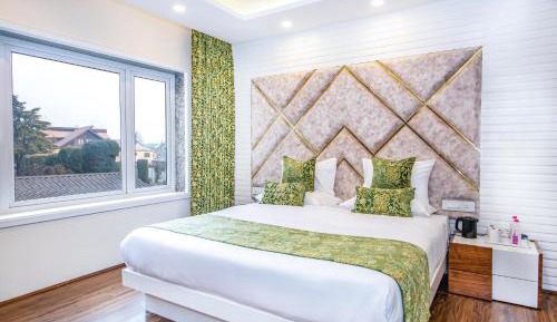 Deluxe King Room