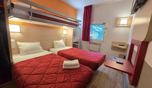 3 Single Beds With Shared Bathroom And Toilet