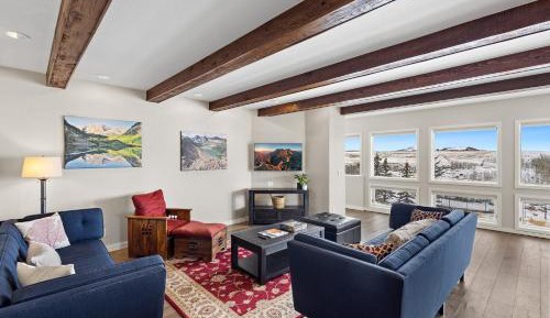 Four-Bedroom Holiday Home