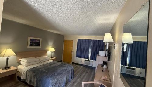Deluxe Queen Room