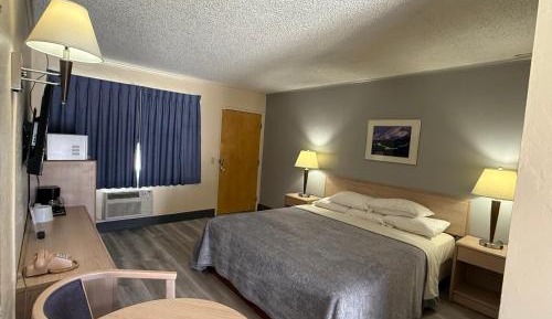 Deluxe King Room