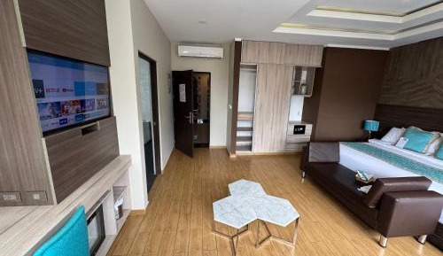 Deluxe Suite with Jacuzzi