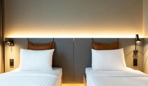 Moxy Twin Room