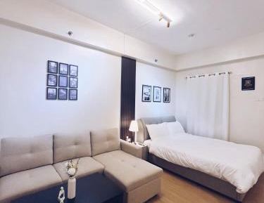 Deluxe Queen Studio 