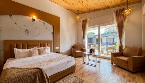 Suite with Hot Tub