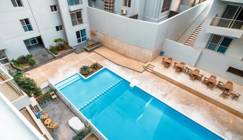 One-Bedroom Apartment with Pool View