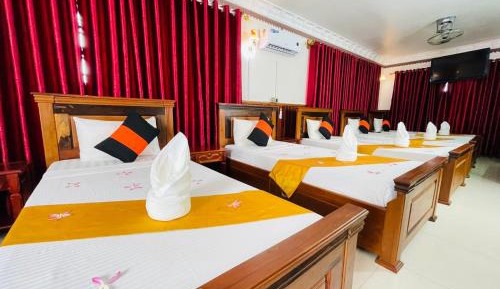 Family Room 6 Adults ( 6 Single Beds ) 