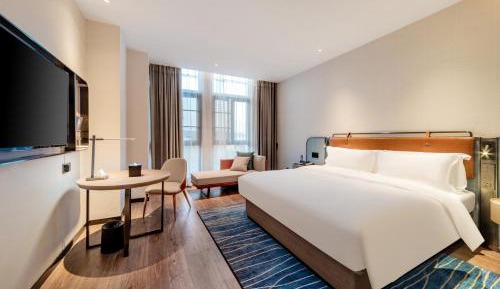 Deluxe Queen Room