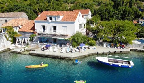 Two-Bedroom Apartment with Terrace and Sea View