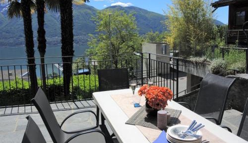 Apartment with Lake View