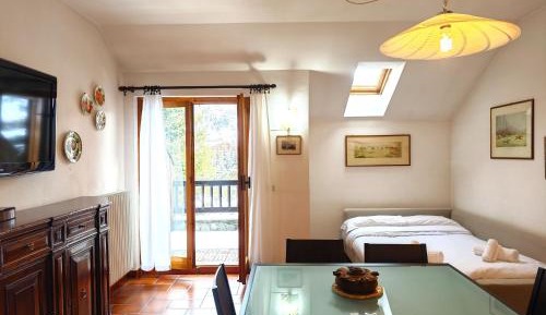 Two-Bedroom Apartment with Mountain View