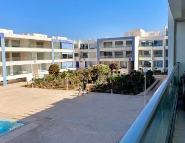 Apartment with Pool View 