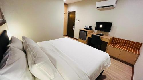 Standard King Room (No Window)
