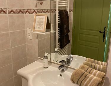 Deluxe Room (2 Adults + 1 Child)