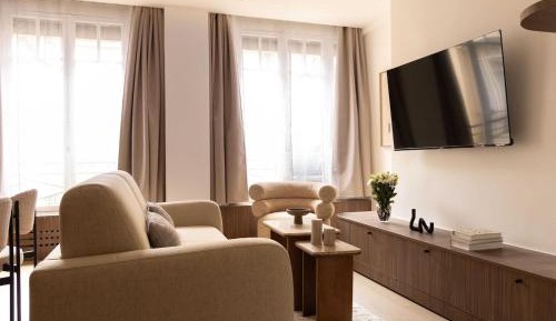Room #1357710701