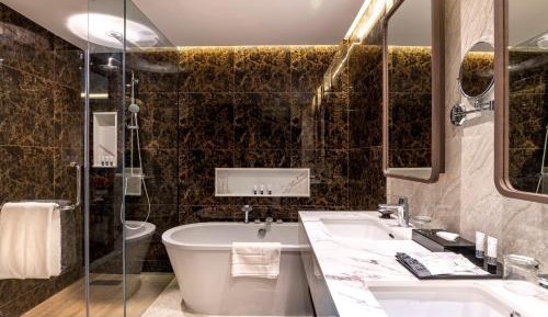 Suite with Pool View