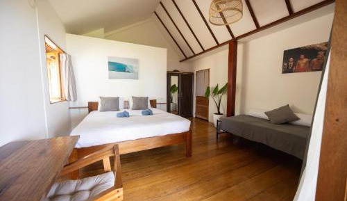 Deluxe Room (2 Adults + 1 Child)